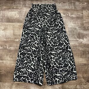PrettyLittleThing Leopard Wide Leg Cropped Pants Size 2